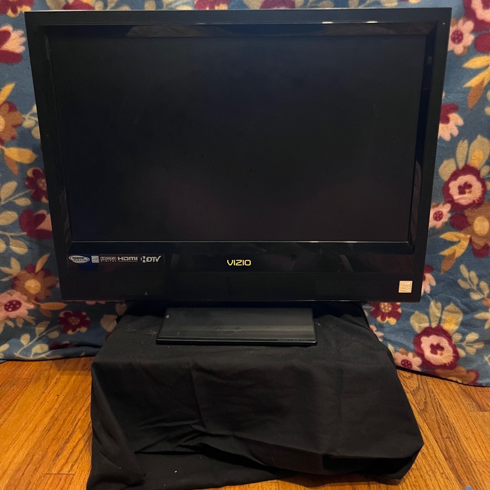 22” Vizio Flatscreen HDTV Model: VO22L